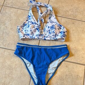 Cupshe Blue and White Floral Bikini Set